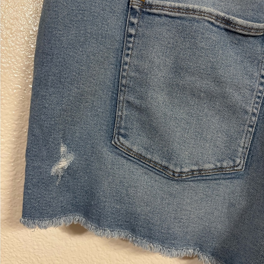 GOOD AMERICAN Plus size Denim Shorts - Picture 4 of 7